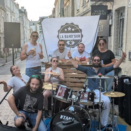 Rendez-vous le 14 juillet à 17 h à Saint-Jean-de-Monts, au restaurant "Le phare"